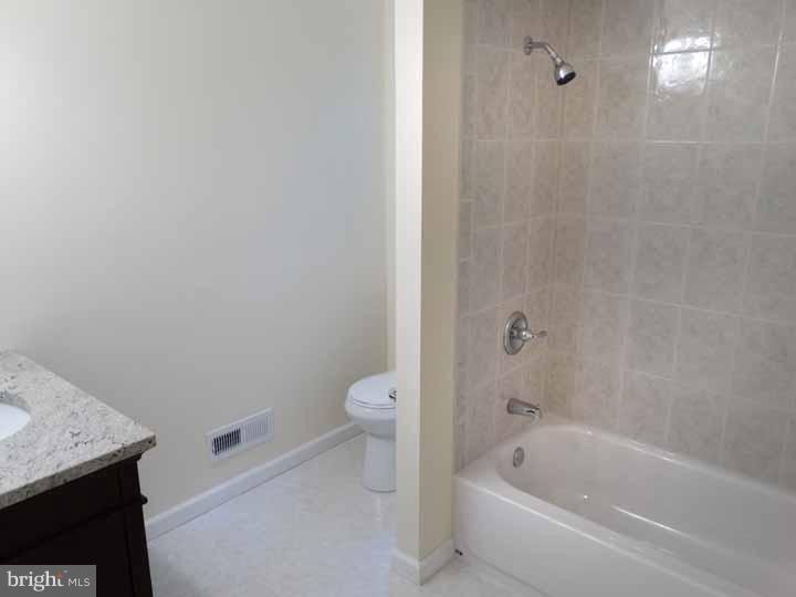 802 Green Ridge Circle Langhorne, PA 19053 - Photo 20 of 25 Bathroom
