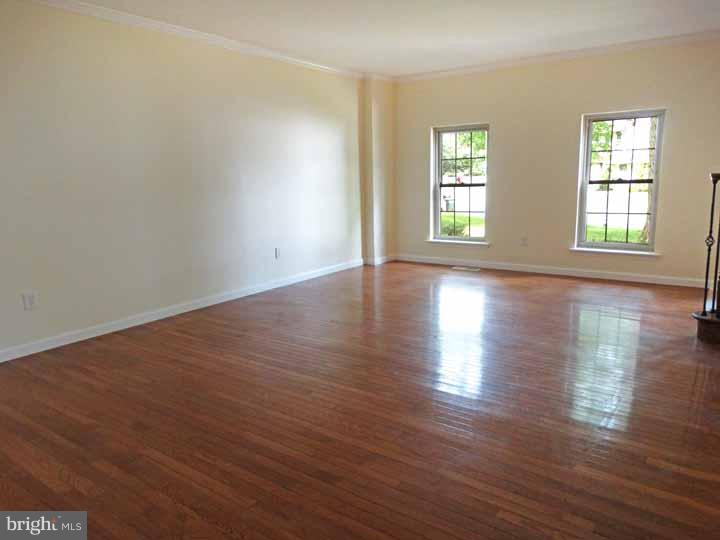 802 Green Ridge Circle Langhorne, PA 19053 - Photo 5 of 25 Living Room