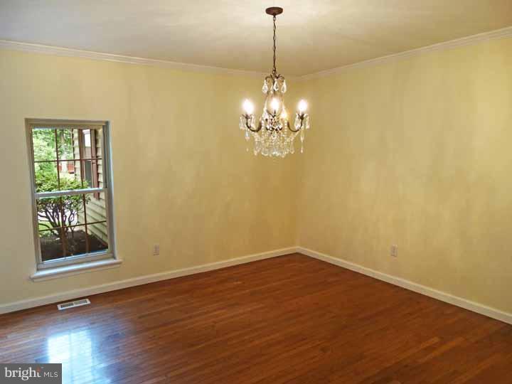 802 Green Ridge Circle Langhorne, PA 19053 - Photo 6 of 25 Dining Room
