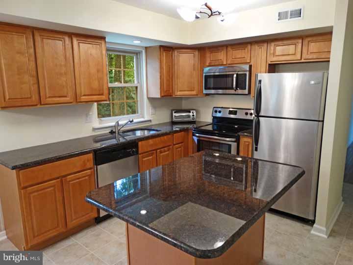 802 Green Ridge Circle Langhorne, PA 19053 - Photo 7 of 25 Kitchen