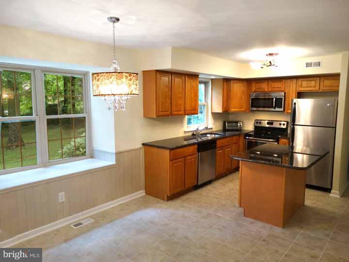 802 Green Ridge Circle Langhorne, PA 19053 - Photo 8 of 25 Kitchen