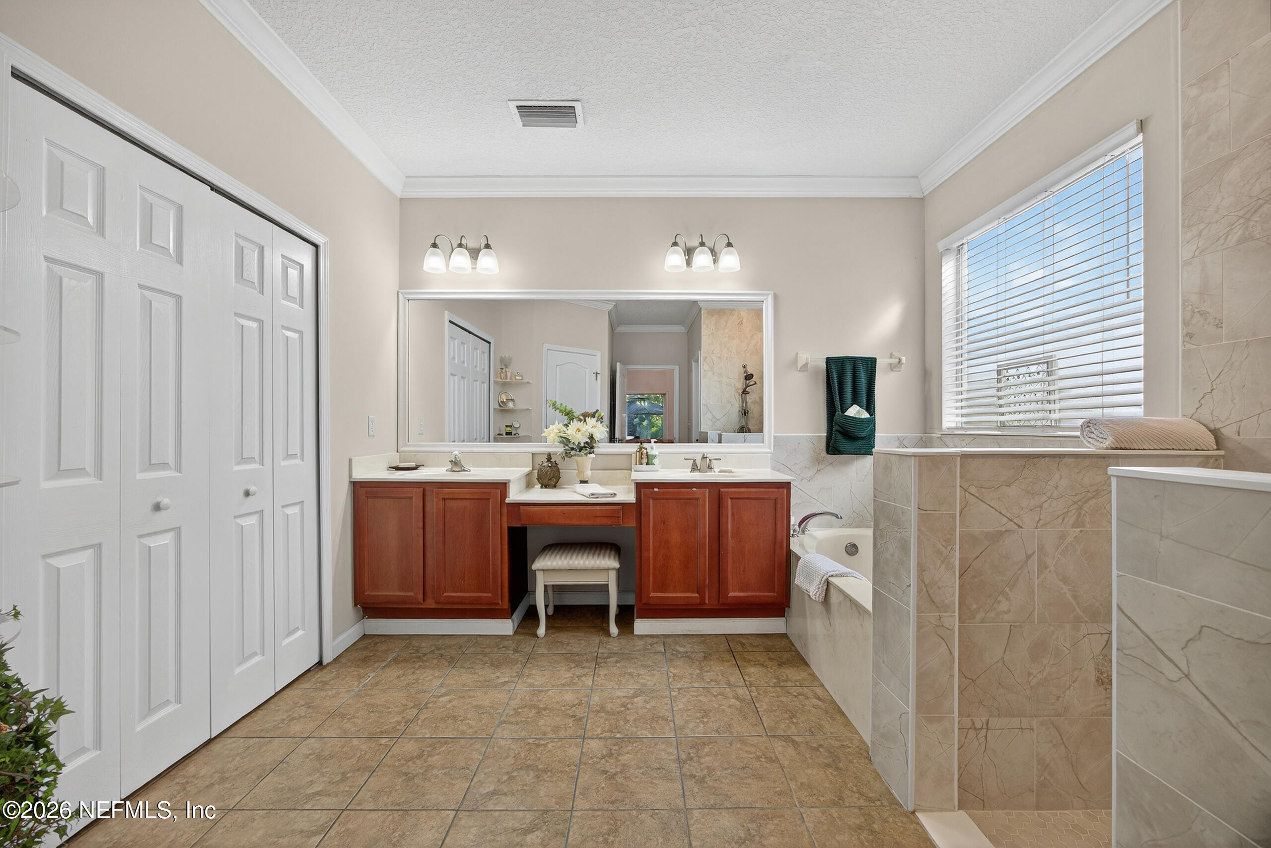 588 Reflection Cove Road Jacksonville, FL 32218 - Photo 22 of 53 a room with table chairs and entryway