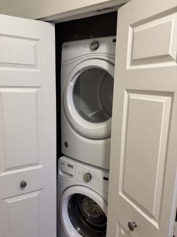 625 Deerfield Road, Unit 209 Deerfield, IL 60015 - Photo 12 of 12 a utility room with dryer and washer
