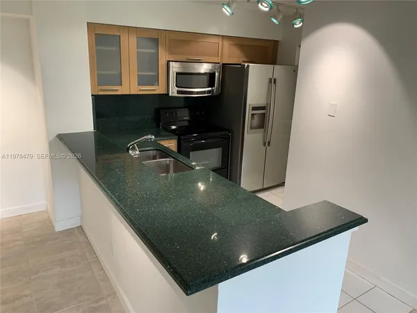 $2,400 | 570 South Park Road, Unit 136, Hollywood, FL 33021