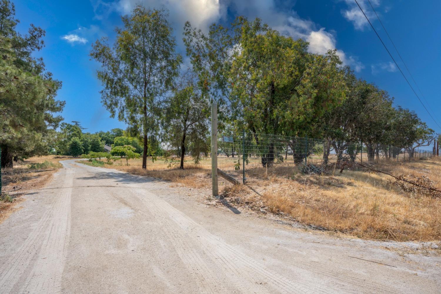 17211 Benecia Road Madera, CA 93636 - Photo 2 of 41 Gallery Image 2