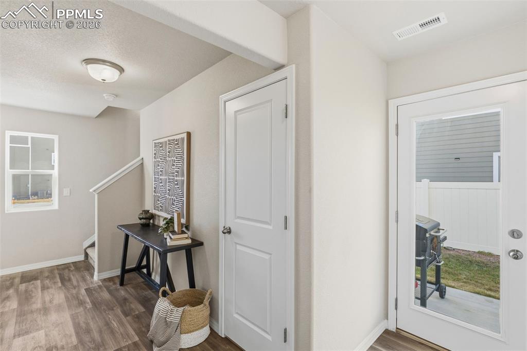 5254 Aeroglide Loop Colorado Springs, CO 80916 - Photo 4 of 31