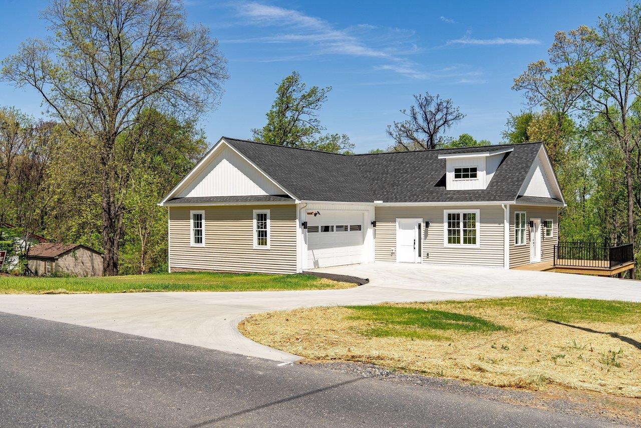 1378 Melrose Road Harrisonburg, VA 22802 - Photo 58 of 75 a front view of a house with a yard