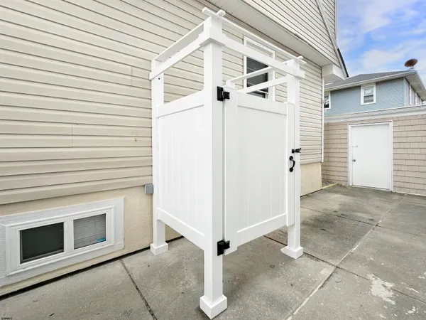 a view of a utility room with washer and dryer