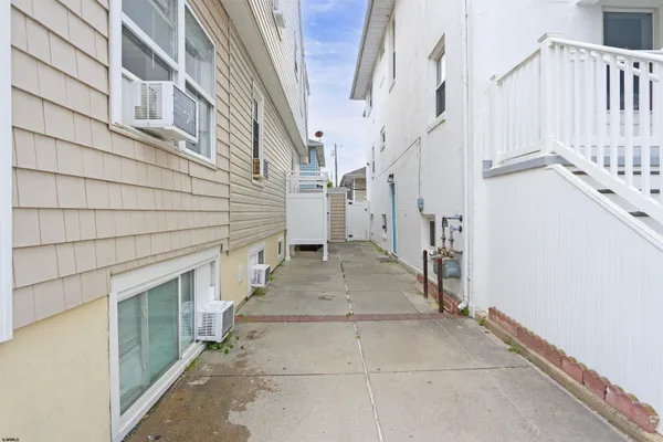 a view of an entryway of a house