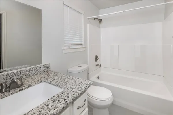 $1,550 | 634 Luke Street, Unit B, Dayton, TX 77535