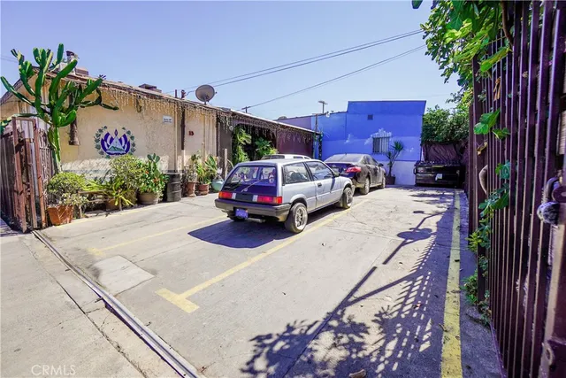 a view of a car park in front of house