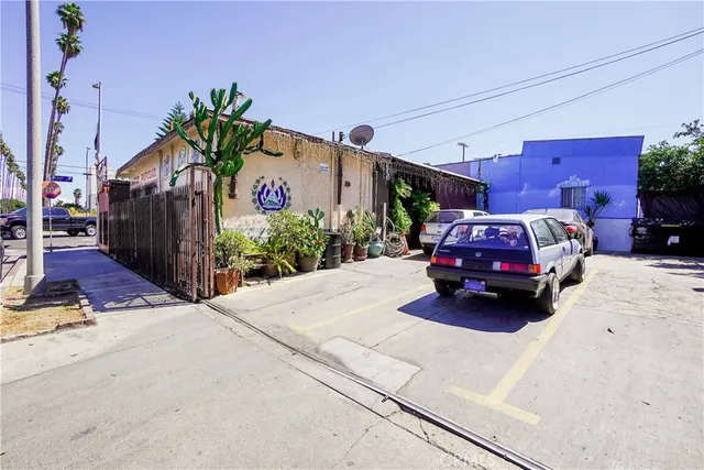 a picture of city view