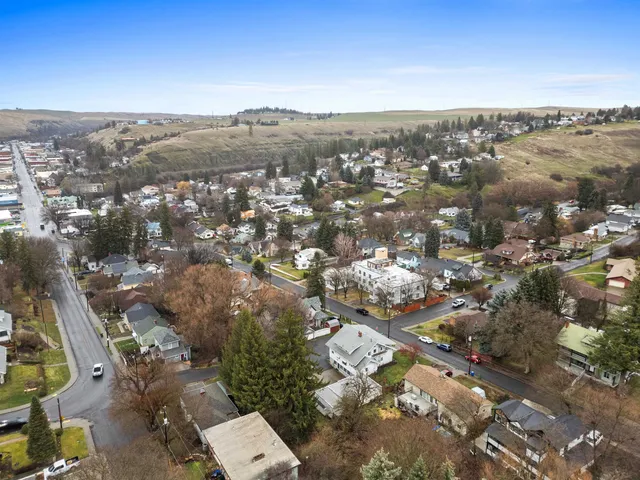 $379,000 | 1002 South Mill Street, Colfax, WA 99111