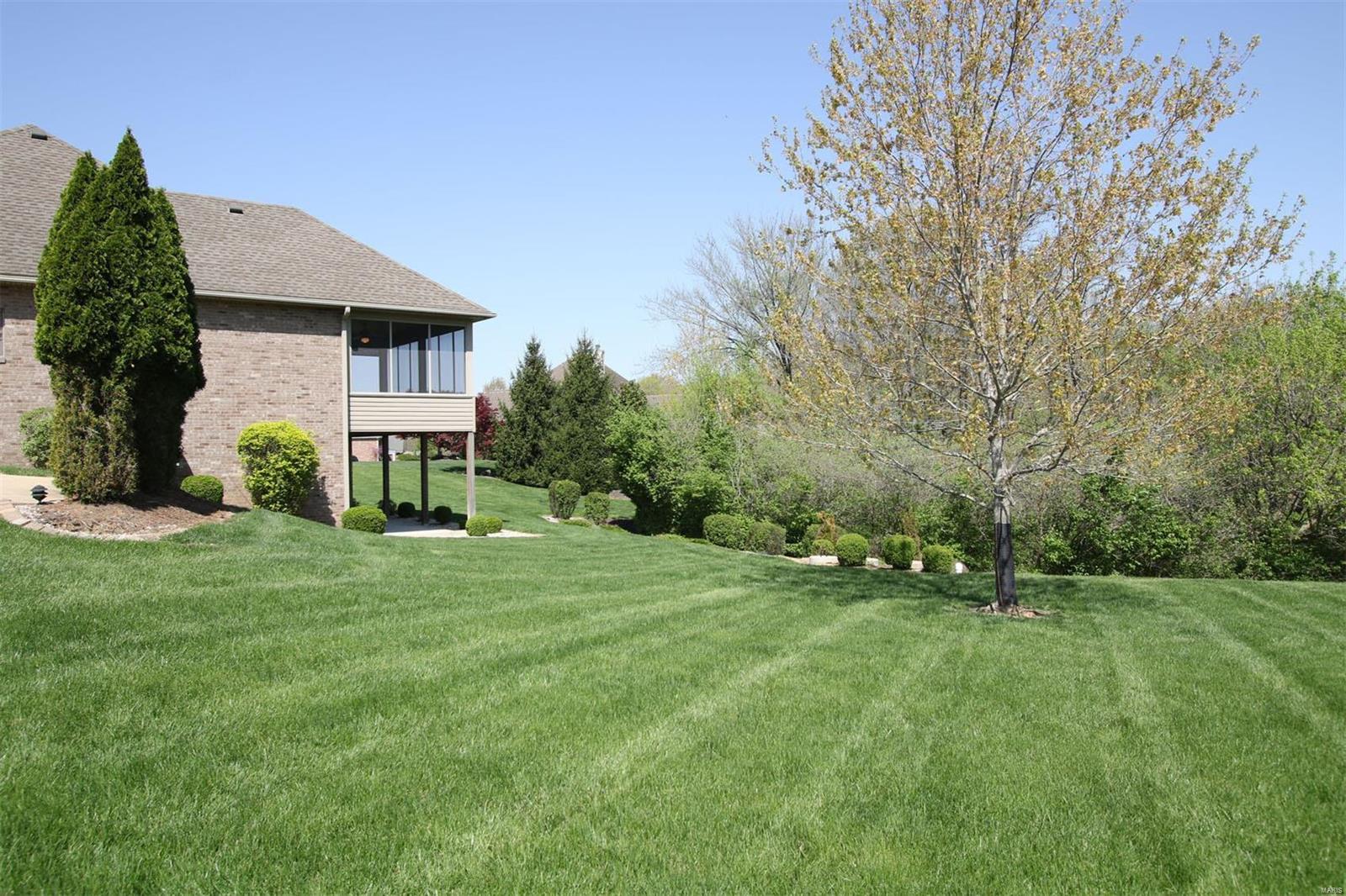 4504 Eagle Ridge Court Godfrey, IL 62035 - Photo 4 of 33 Gallery Image 4