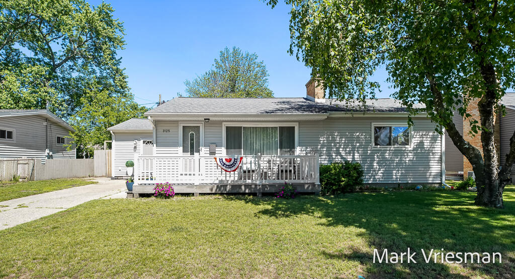 3125 Coolidge Road Muskegon, MI 49441 - Photo 2 of 46 3125CoolidgeRd-2LoRes