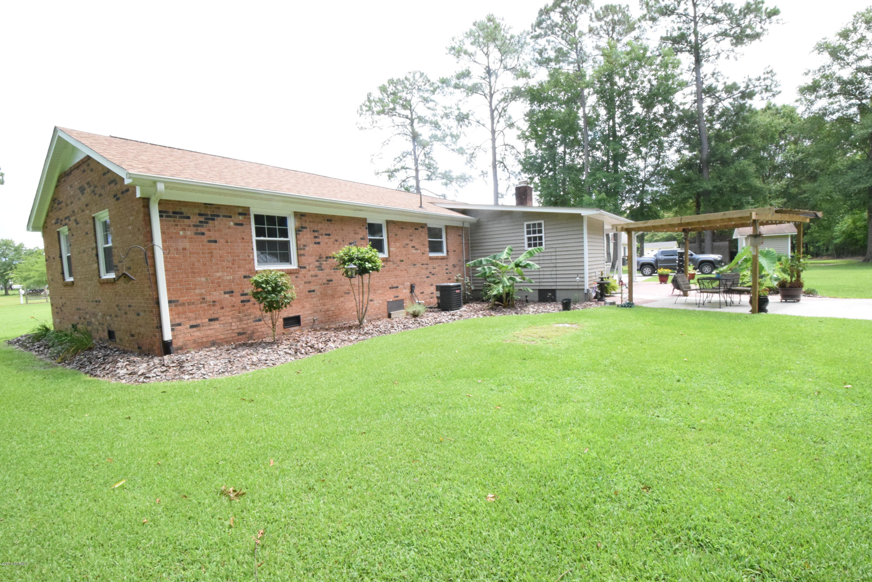 135 Virgin Road Newport, NC 28570 - Photo 2 of 39 Backside House