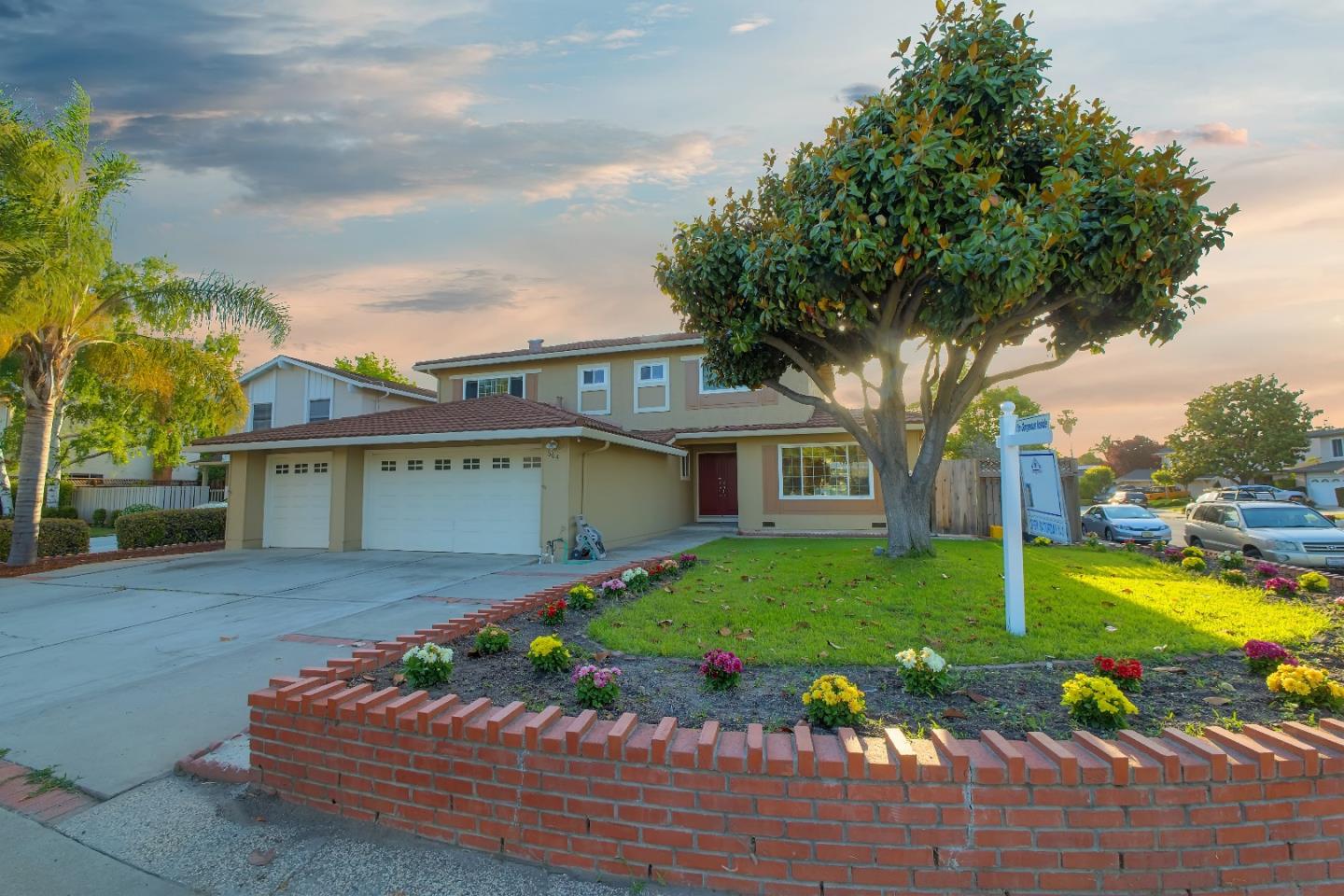 664 New Compton Drive San Jose, CA 95136 - Photo 2 of 26 a front view of a house with garden