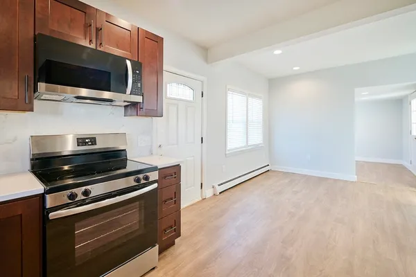 $3,500 | 76 Railroad Avenue, Unit 1, Salisbury, MA 01952