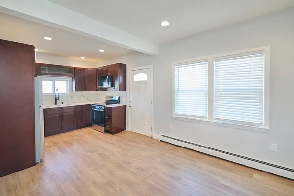 $3,500 | 76 Railroad Avenue, Unit 1, Salisbury, MA 01952
