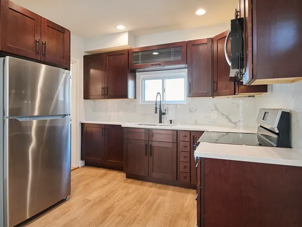 $3,500 | 76 Railroad Avenue, Unit 1, Salisbury, MA 01952