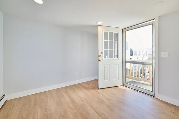 $3,500 | 76 Railroad Avenue, Unit 1, Salisbury, MA 01952