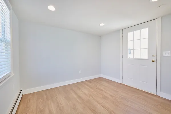 $3,500 | 76 Railroad Avenue, Unit 1, Salisbury, MA 01952