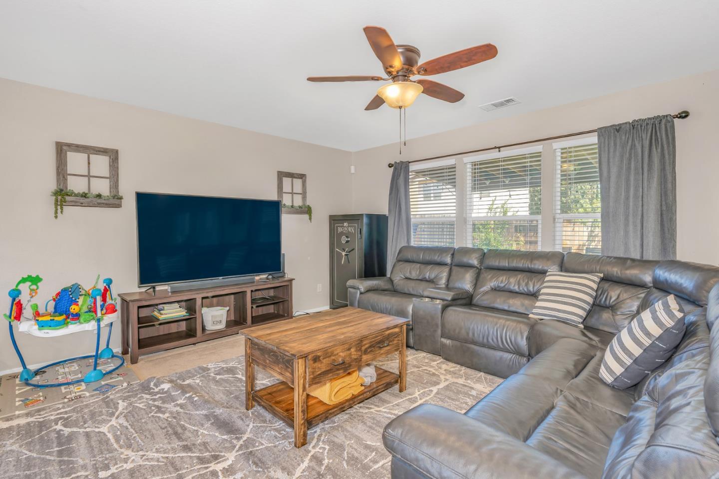 316 Pyramid Avenue Merced, CA 95341 - Photo 8 of 30 Gallery Image 8