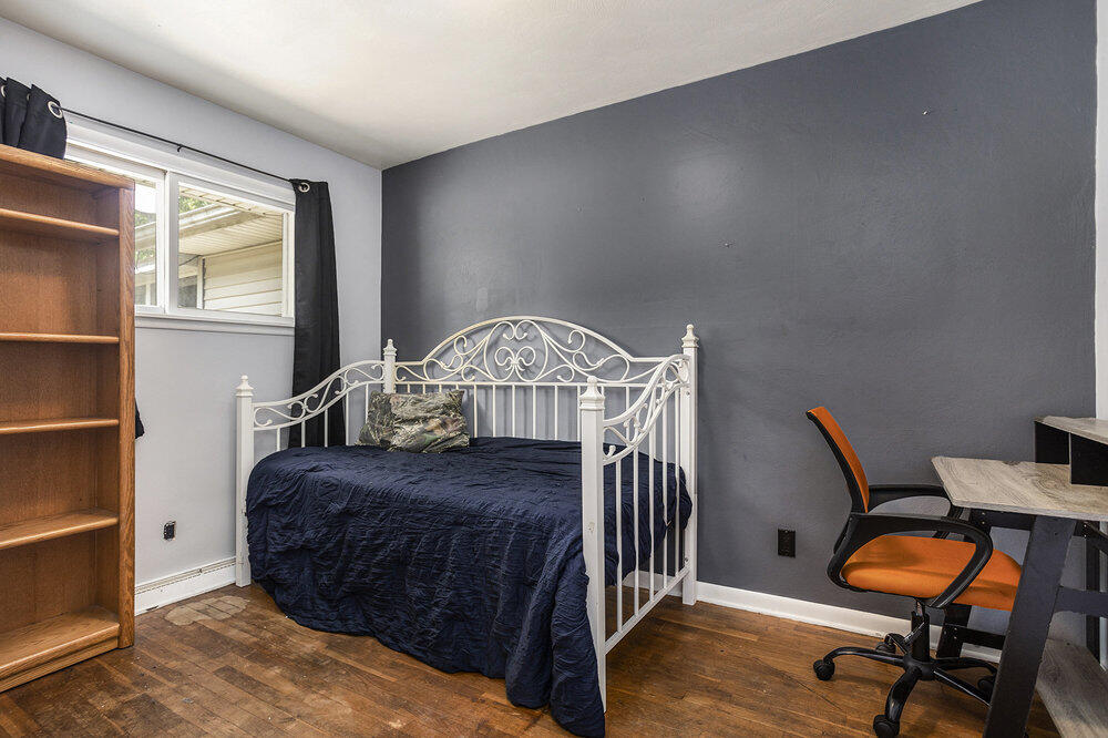 8045 Swift Road Battle Creek, MI 49017 - Photo 6 of 19 008_8045_swift_rd_battle_creek_mi_49017-
