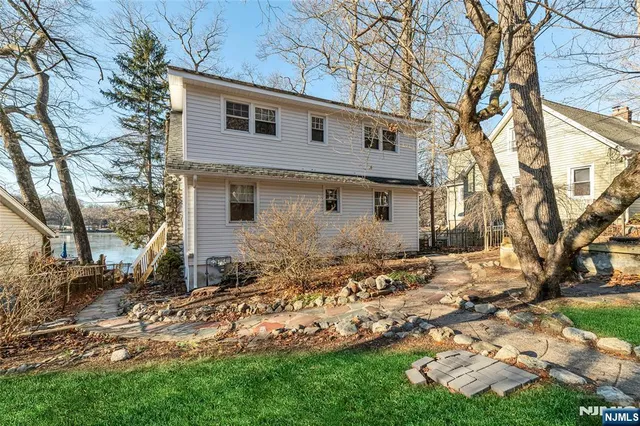 $3,400 | 103 Upper Lakeview Avenue, Ringwood, NJ 07456