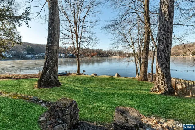 $3,400 | 103 Upper Lakeview Avenue, Ringwood, NJ 07456