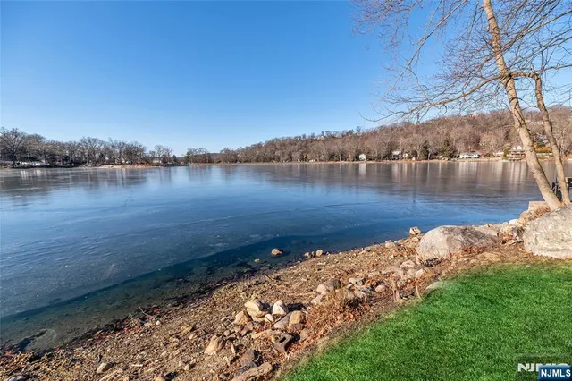 $3,400 | 103 Upper Lakeview Avenue, Ringwood, NJ 07456