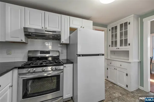 $3,400 | 103 Upper Lakeview Avenue, Ringwood, NJ 07456