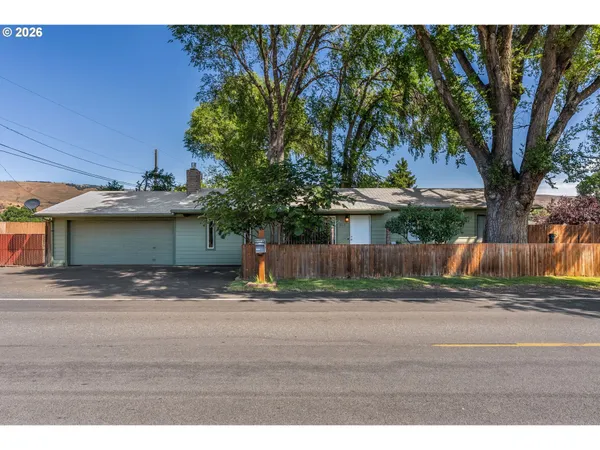 $390,000 | 903 Hostetler Way West, The Dalles, OR 97058