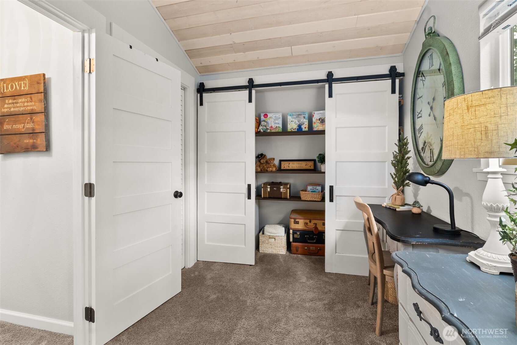 2800 East Phillips Lake Loop Road Shelton, WA 98584 - Photo 21 of 40 a room that has a bed and a table in it