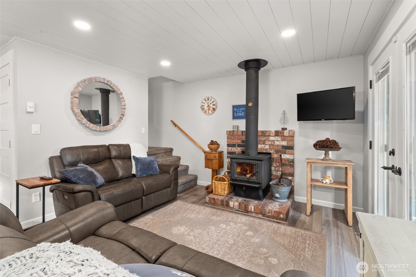 2800 East Phillips Lake Loop Road Shelton, WA 98584 - Photo 6 of 40 a living room with furniture and a flat screen tv