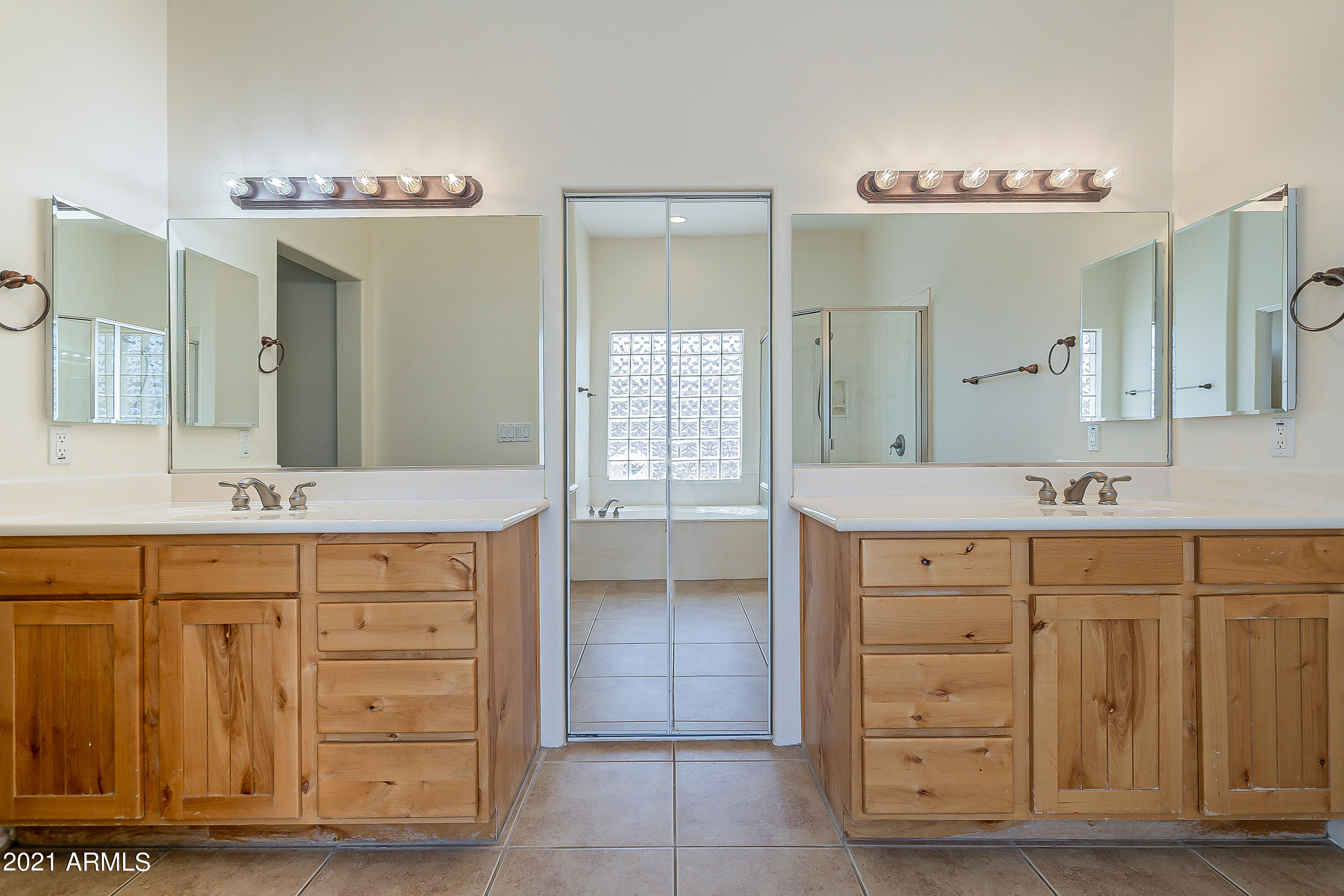 2625 West Saber Road Phoenix, AZ 85086 - Photo 28 of 101 Saber - HD-28