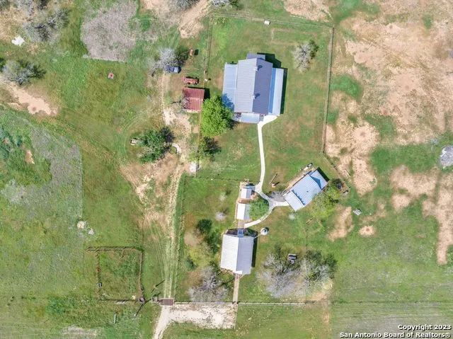 a view of yard with green space