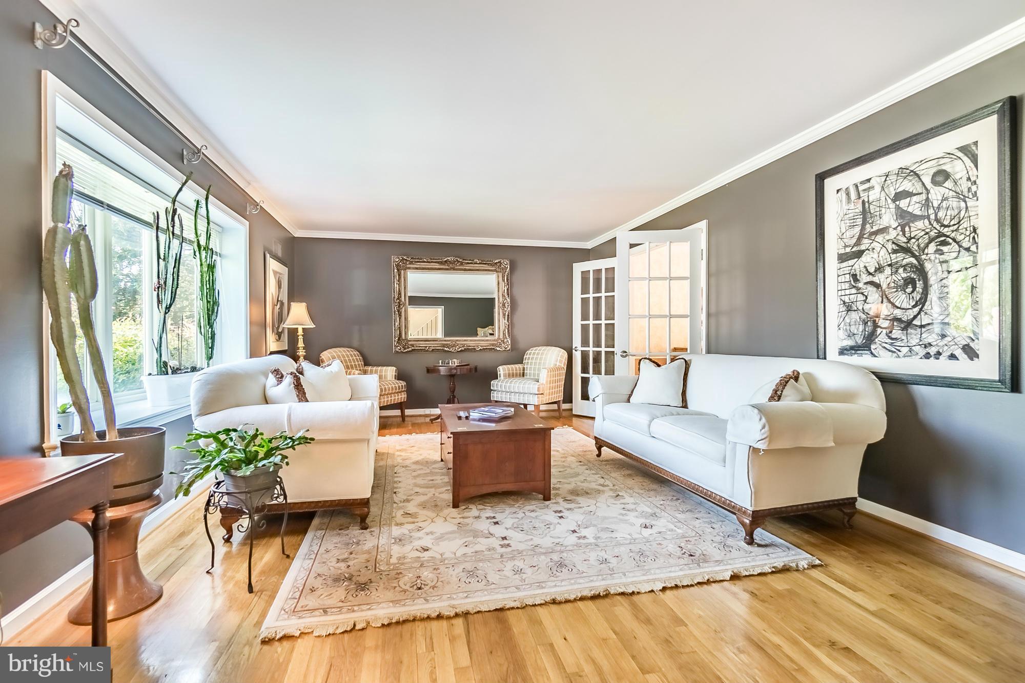 13621 North Gate Drive Silver Spring, MD 20906 - Photo 5 of 30 Living Room