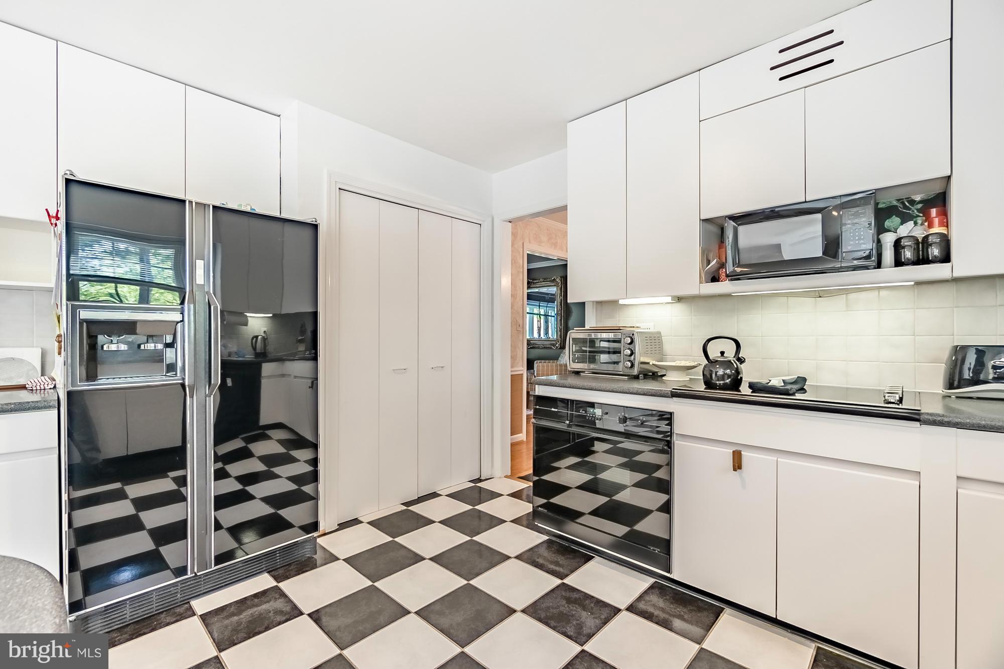 13621 North Gate Drive Silver Spring, MD 20906 - Photo 8 of 30 Kitchen