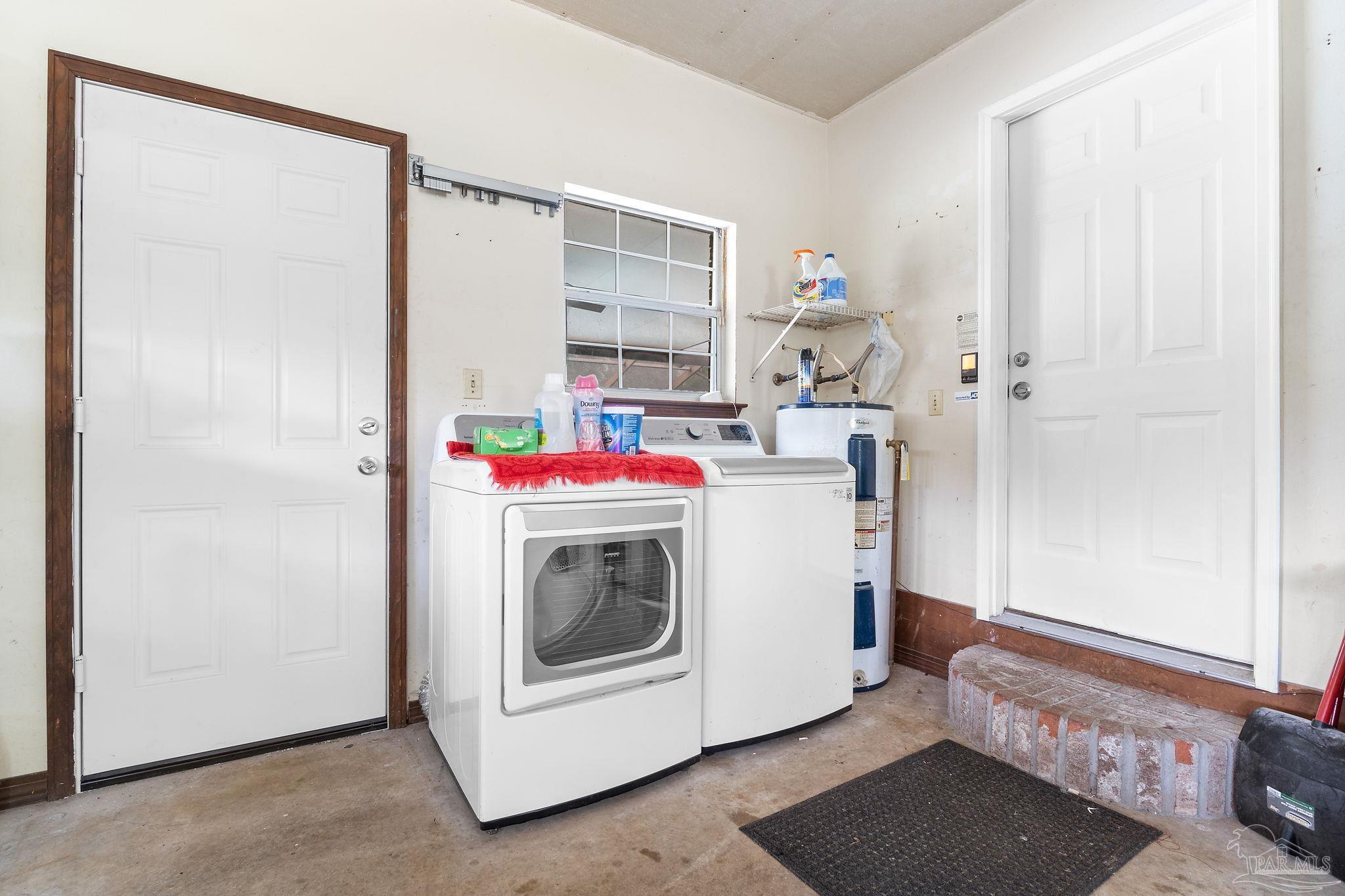 5645 Windham Road Milton, FL 32570 - Photo 27 of 40 a utility room with dryer and washer