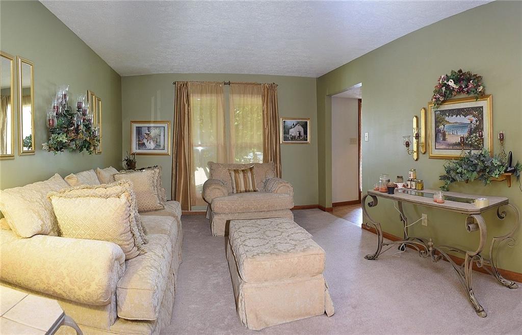 7717 Castle Ridge Court Indianapolis, IN 46256 - Photo 2 of 24 Gallery Image 2