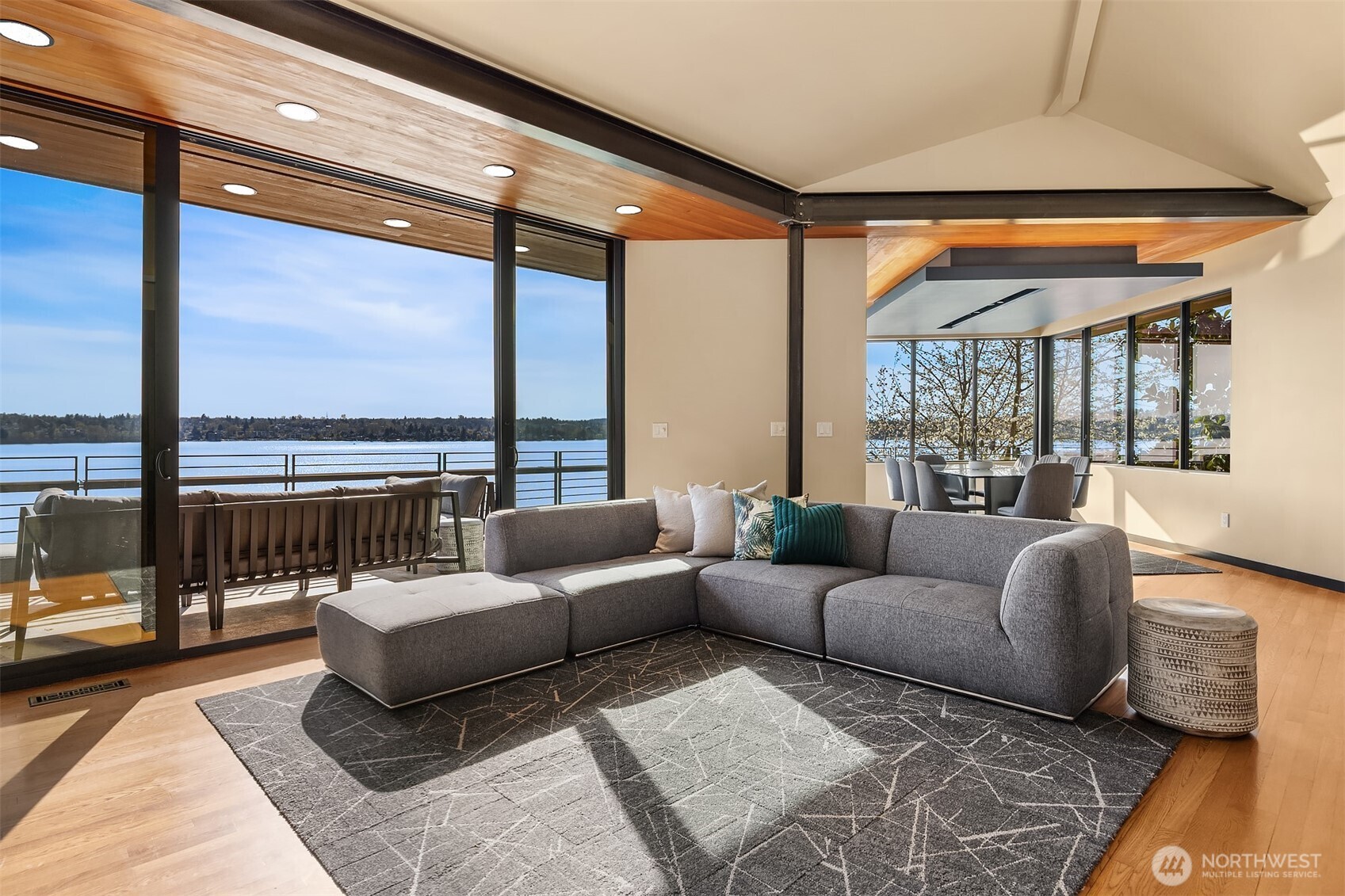 7703 West Mercer Way Mercer Island, WA 98040 - Photo 11 of 37