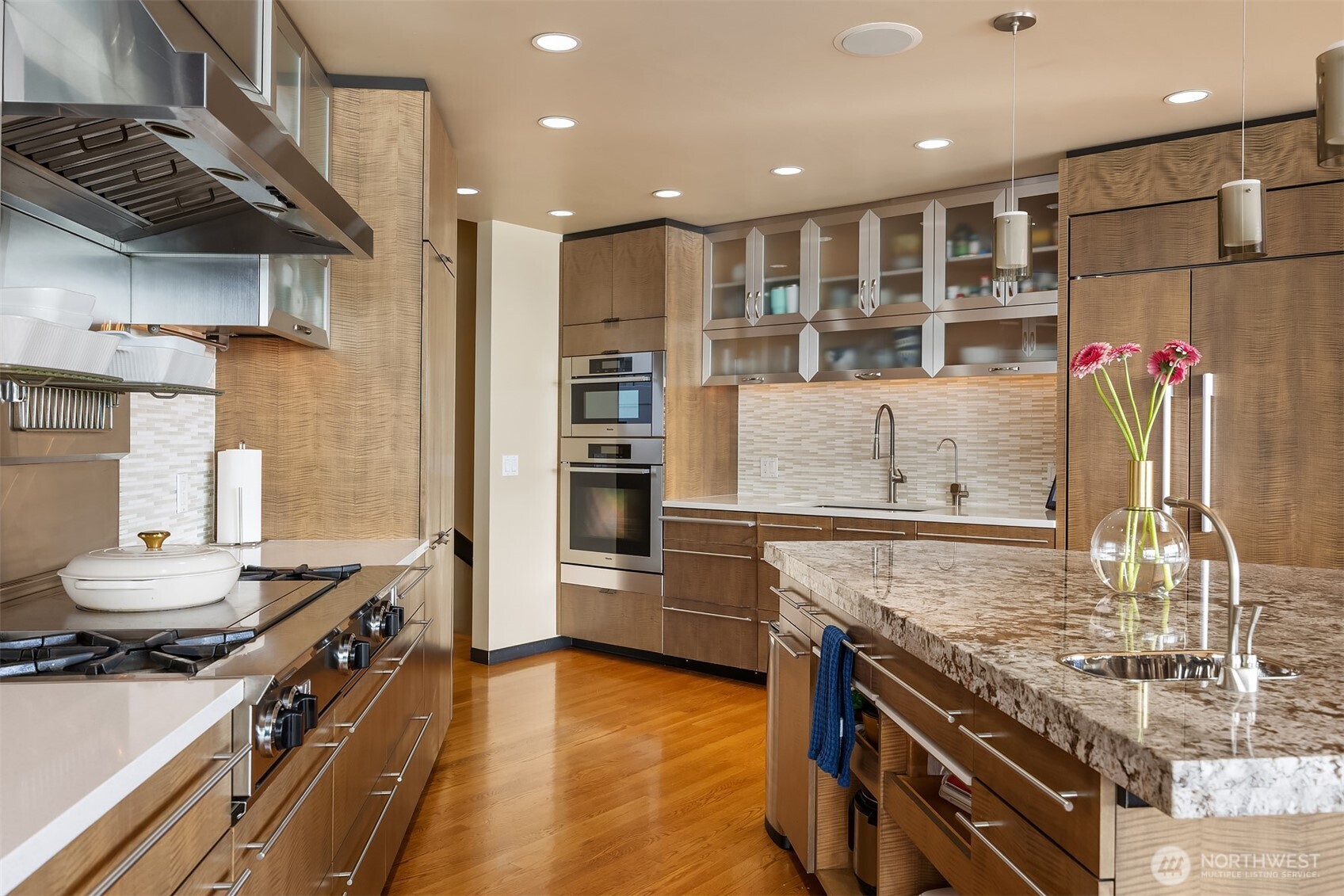 7703 West Mercer Way Mercer Island, WA 98040 - Photo 14 of 37