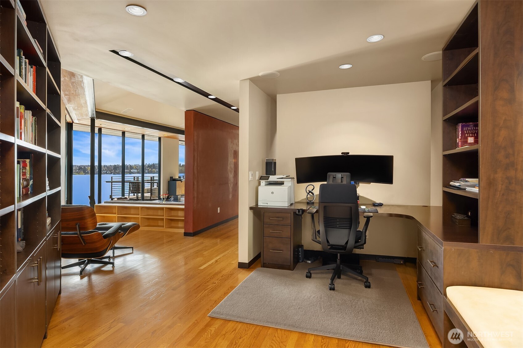 7703 West Mercer Way Mercer Island, WA 98040 - Photo 18 of 37