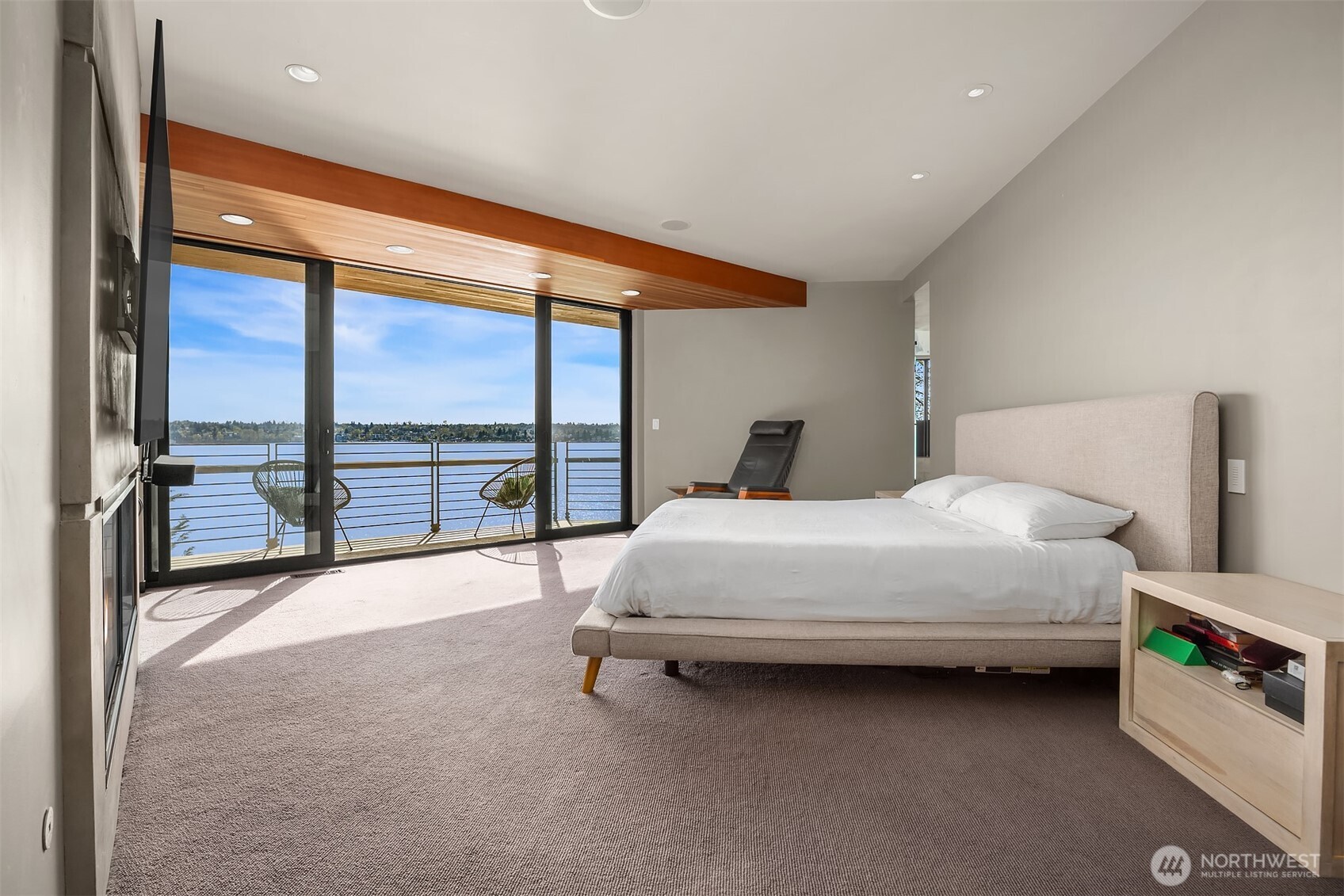 7703 West Mercer Way Mercer Island, WA 98040 - Photo 20 of 37