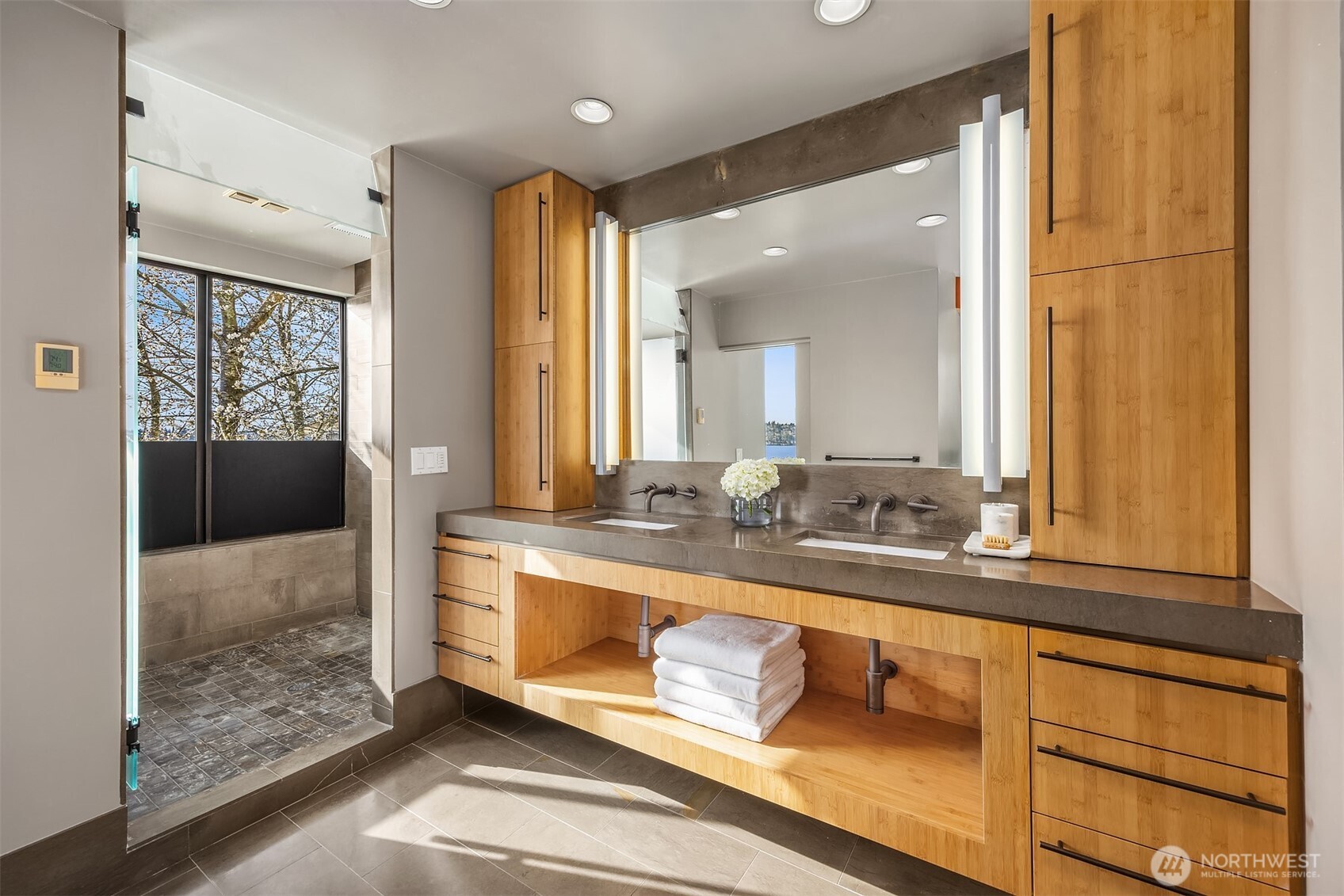 7703 West Mercer Way Mercer Island, WA 98040 - Photo 21 of 37