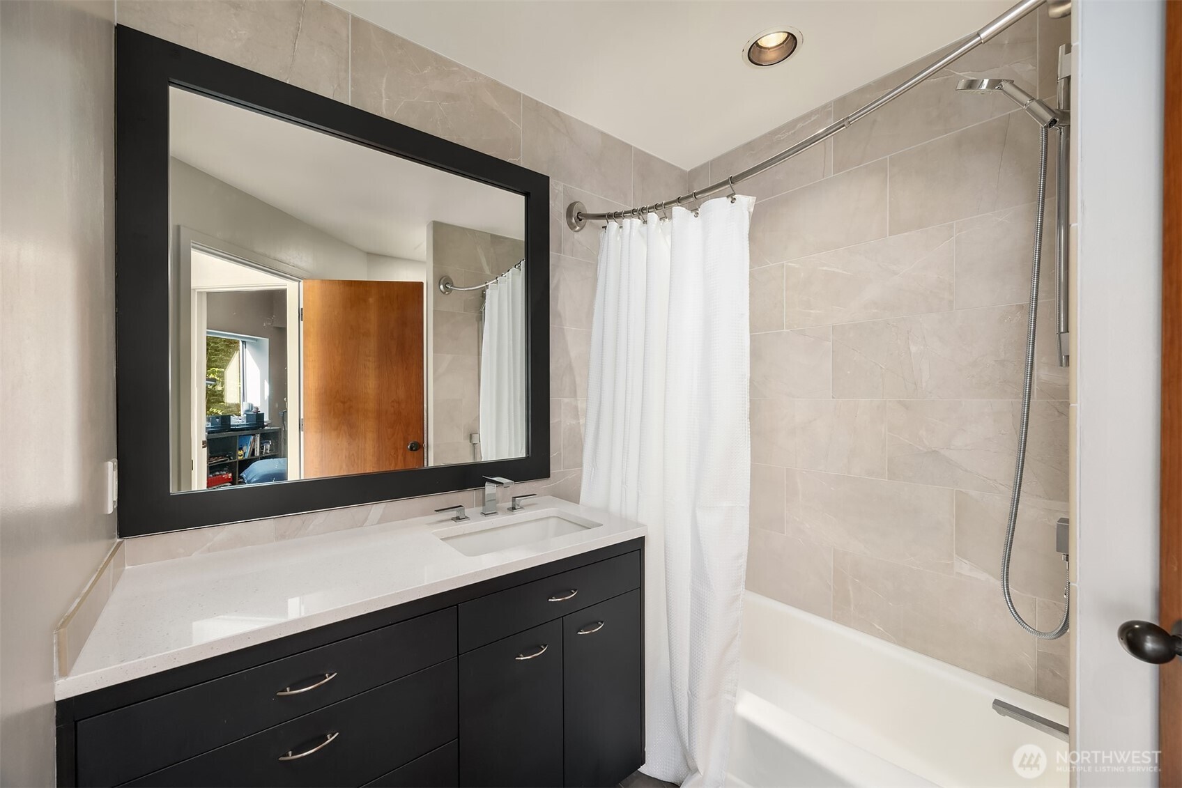 7703 West Mercer Way Mercer Island, WA 98040 - Photo 28 of 37