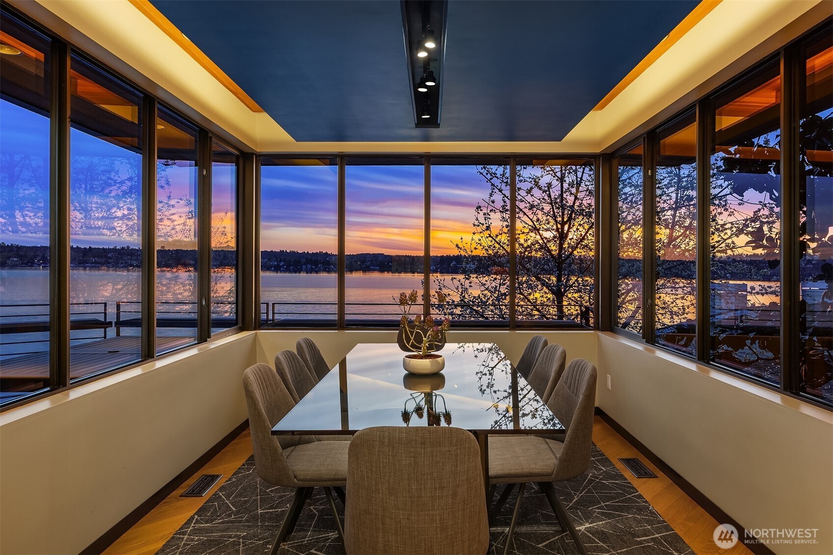 7703 West Mercer Way Mercer Island, WA 98040 - Photo 5 of 37