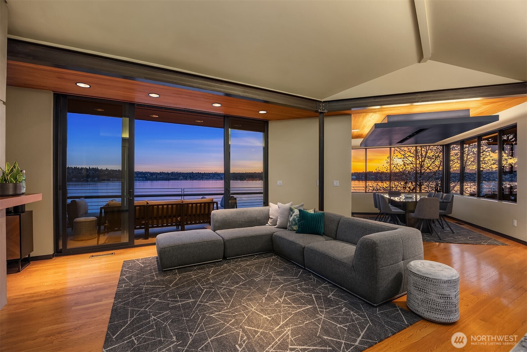 7703 West Mercer Way Mercer Island, WA 98040 - Photo 6 of 37