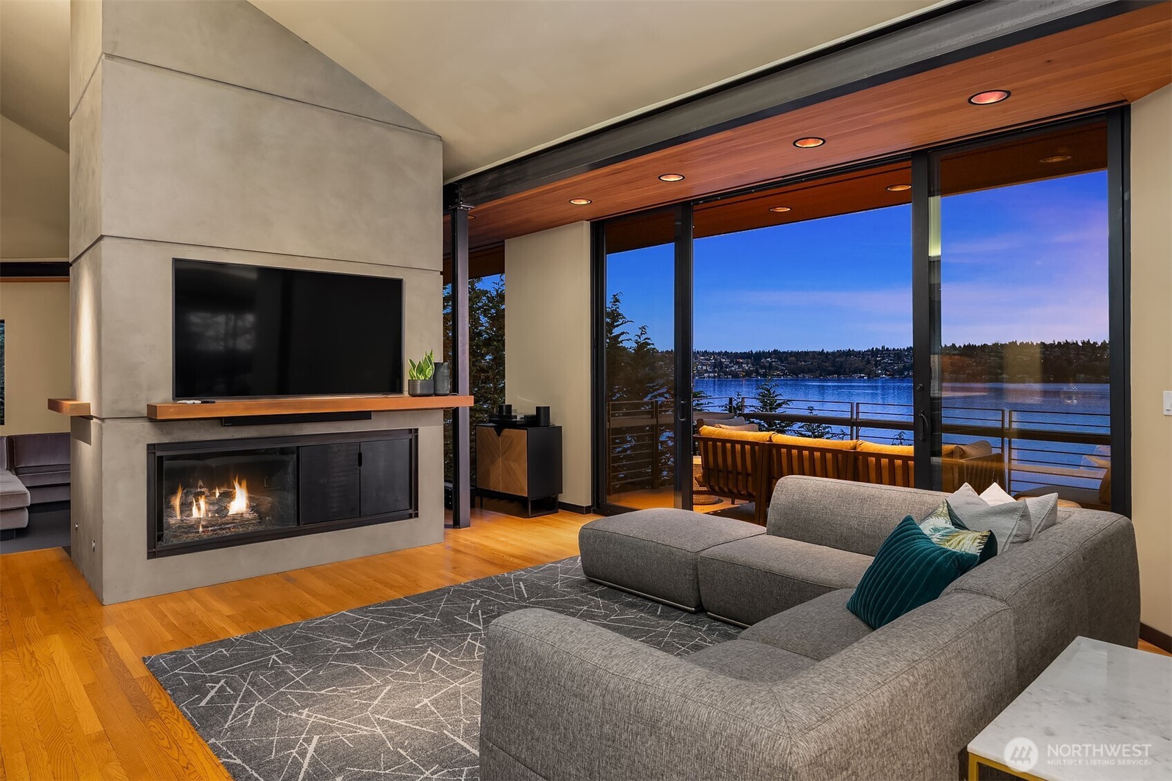 7703 West Mercer Way Mercer Island, WA 98040 - Photo 7 of 37